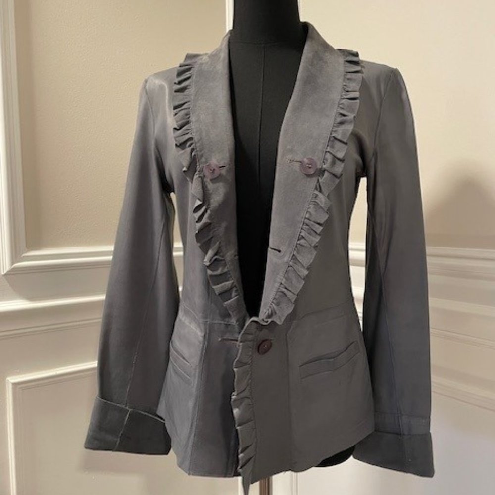 La Pelle Firenze.  REVERSIBLE leather and suede gray jacket.  EUC XS/S.